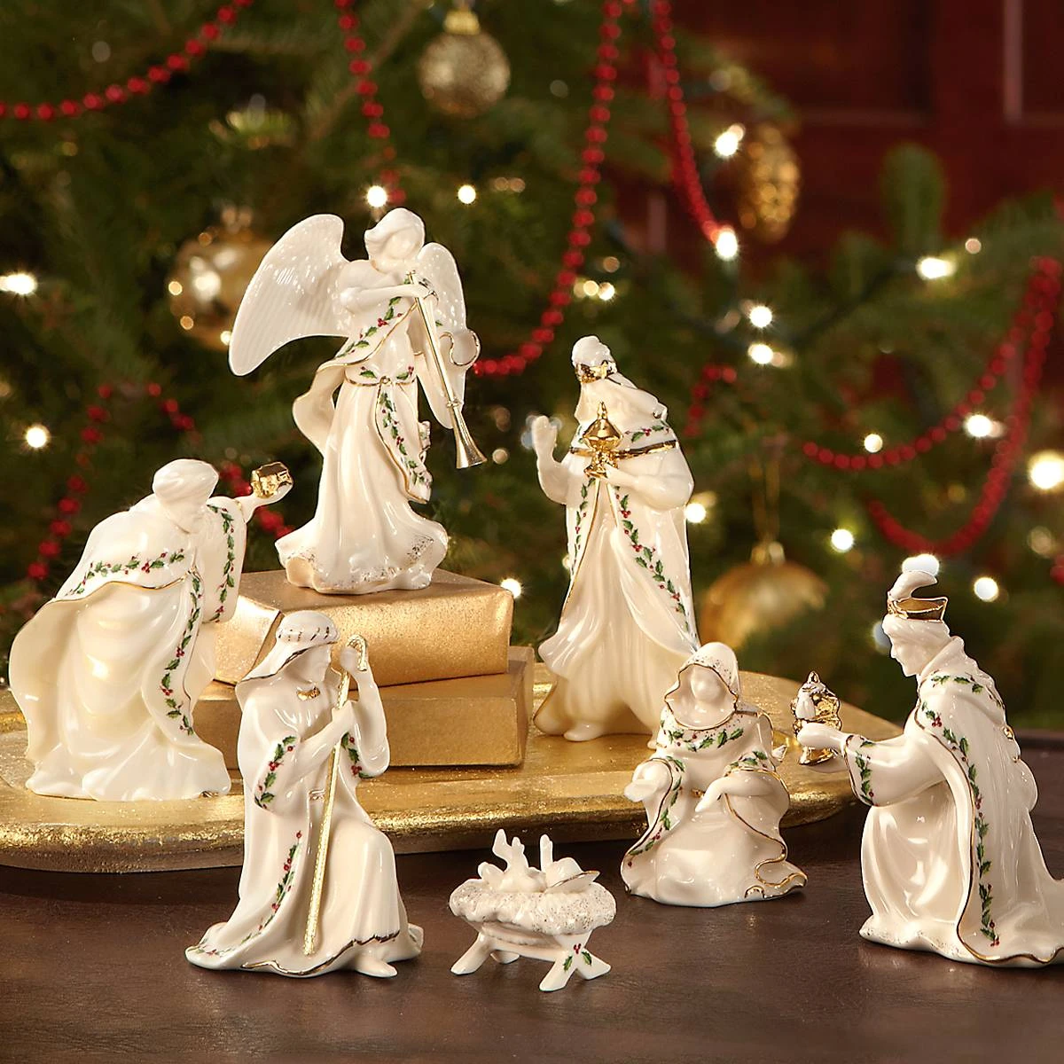 Lenox Holiday 7-Piece Mini Nativity Set 4 Lenox Holiday 7-Piece Mini Nativity Set - Image 2
