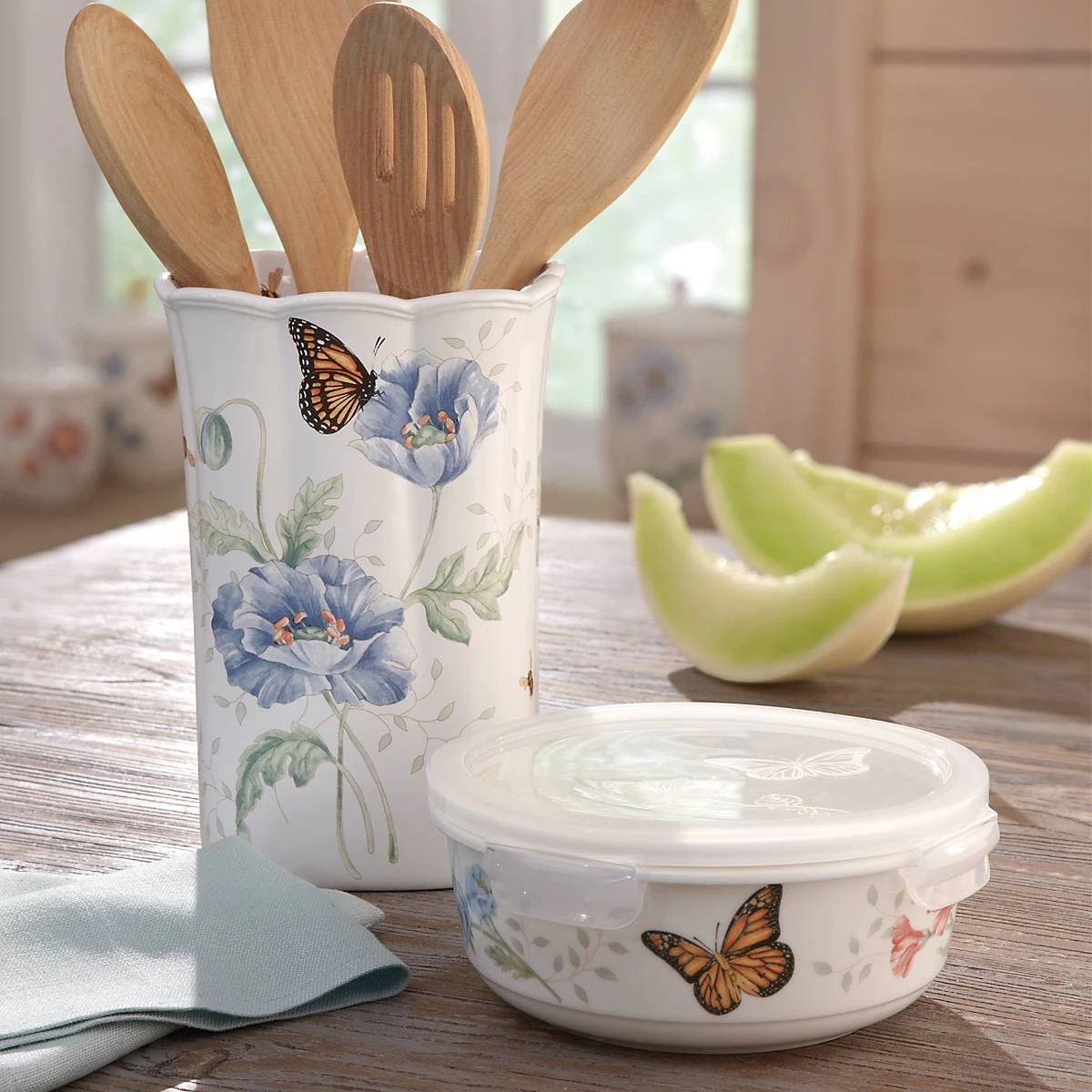 Lenox Butterfly Meadow Serve & Store Container 7 Lenox Butterfly Meadow Serve & Store Container - Image 5