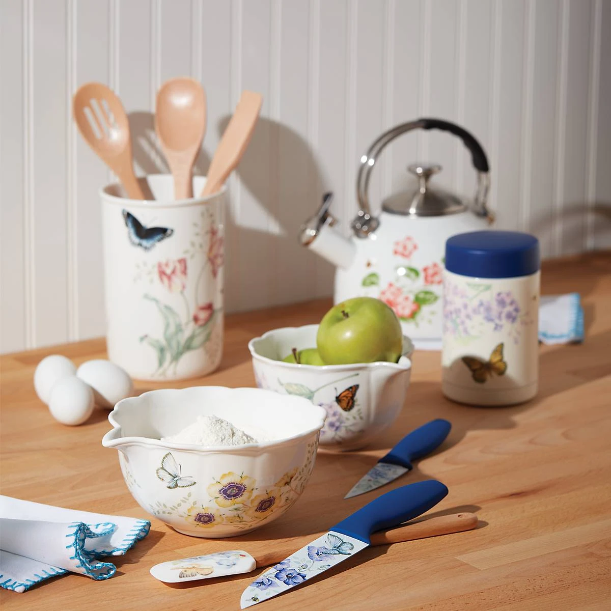 Lenox Butterfly Meadow Large Food Container 4 Lenox Butterfly Meadow Large Food Container - Image 2