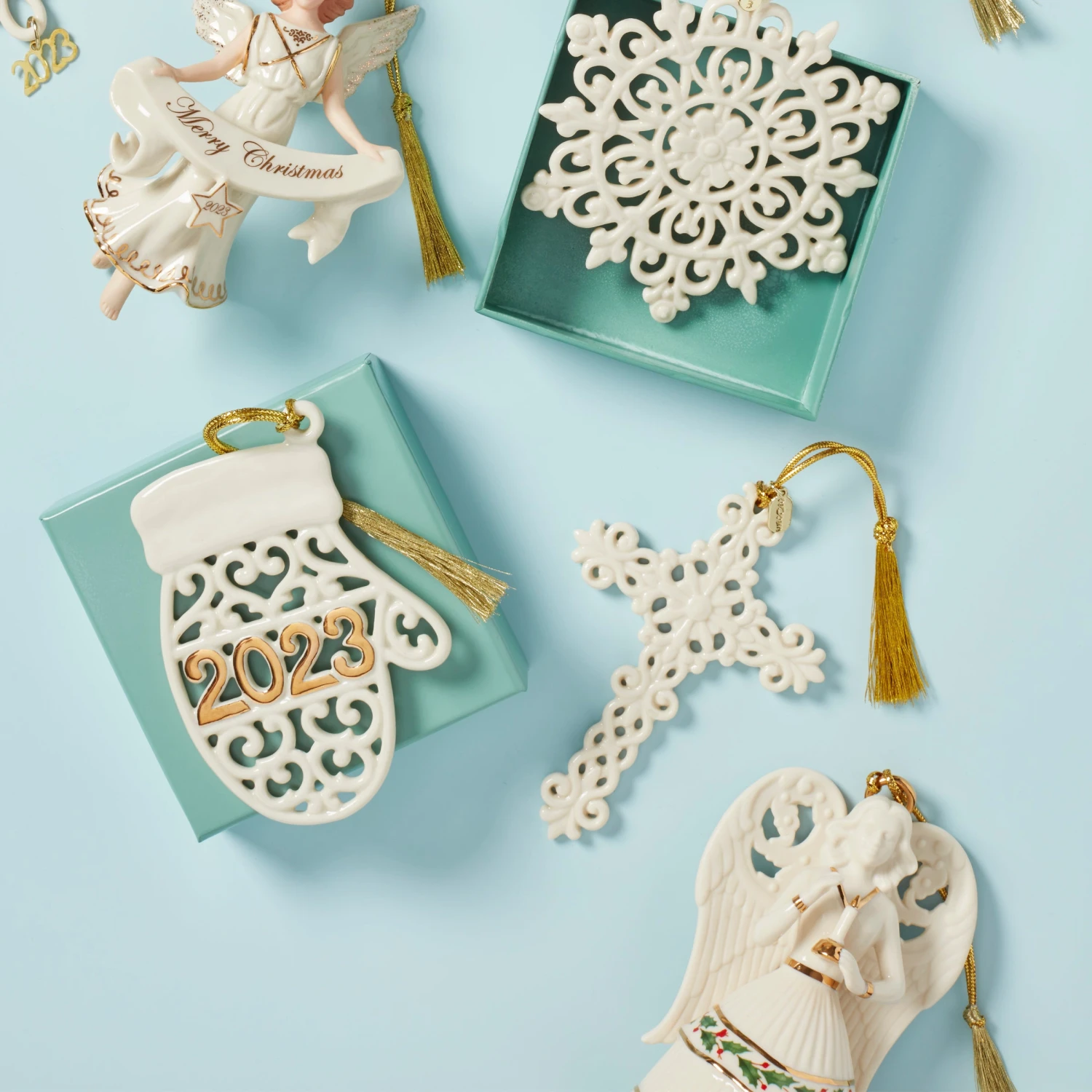 Lenox 2023 A Year To Remember Mitten Ornament 8 Lenox 2023 A Year To Remember Mitten Ornament - Image 6