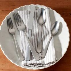 Lenox French Perle Scallop 65-Piece Flatware Set 15 Lenox French Perle Scallop 65-Piece Flatware Set -Lenox 895540 LNP F23 FEA 2