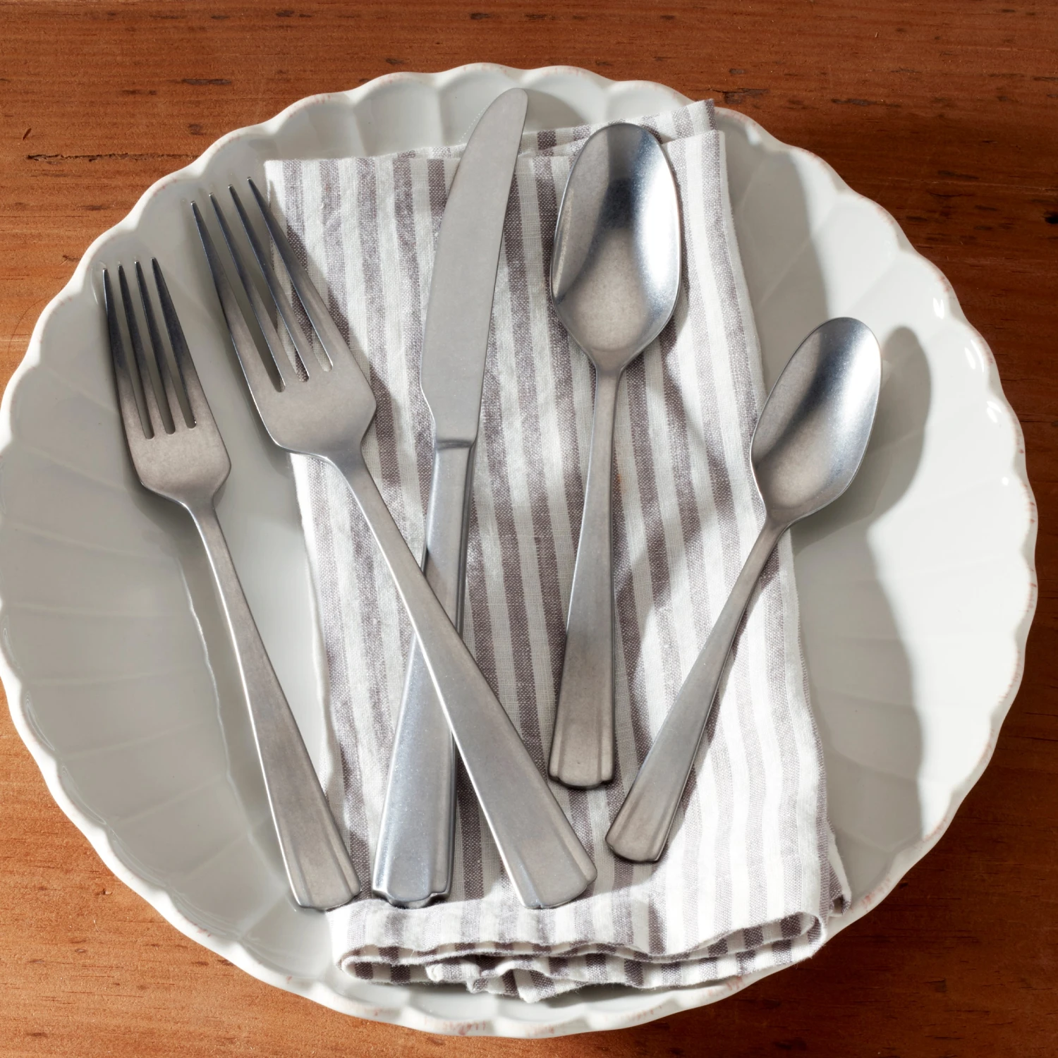 Lenox French Perle Scallop 65-Piece Flatware Set 8 Lenox French Perle Scallop 65-Piece Flatware Set - Image 6