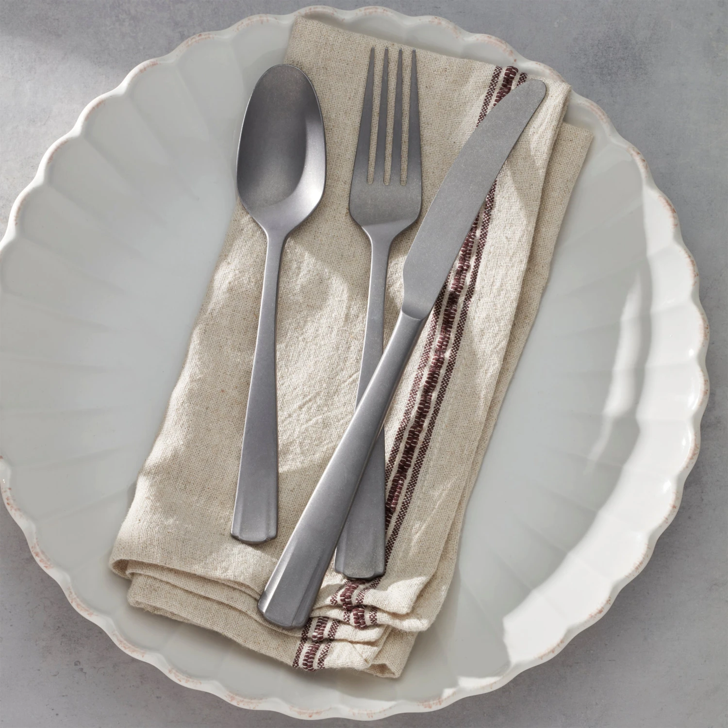 Lenox French Perle Scallop 65-Piece Flatware Set 10 Lenox French Perle Scallop 65-Piece Flatware Set - Image 8